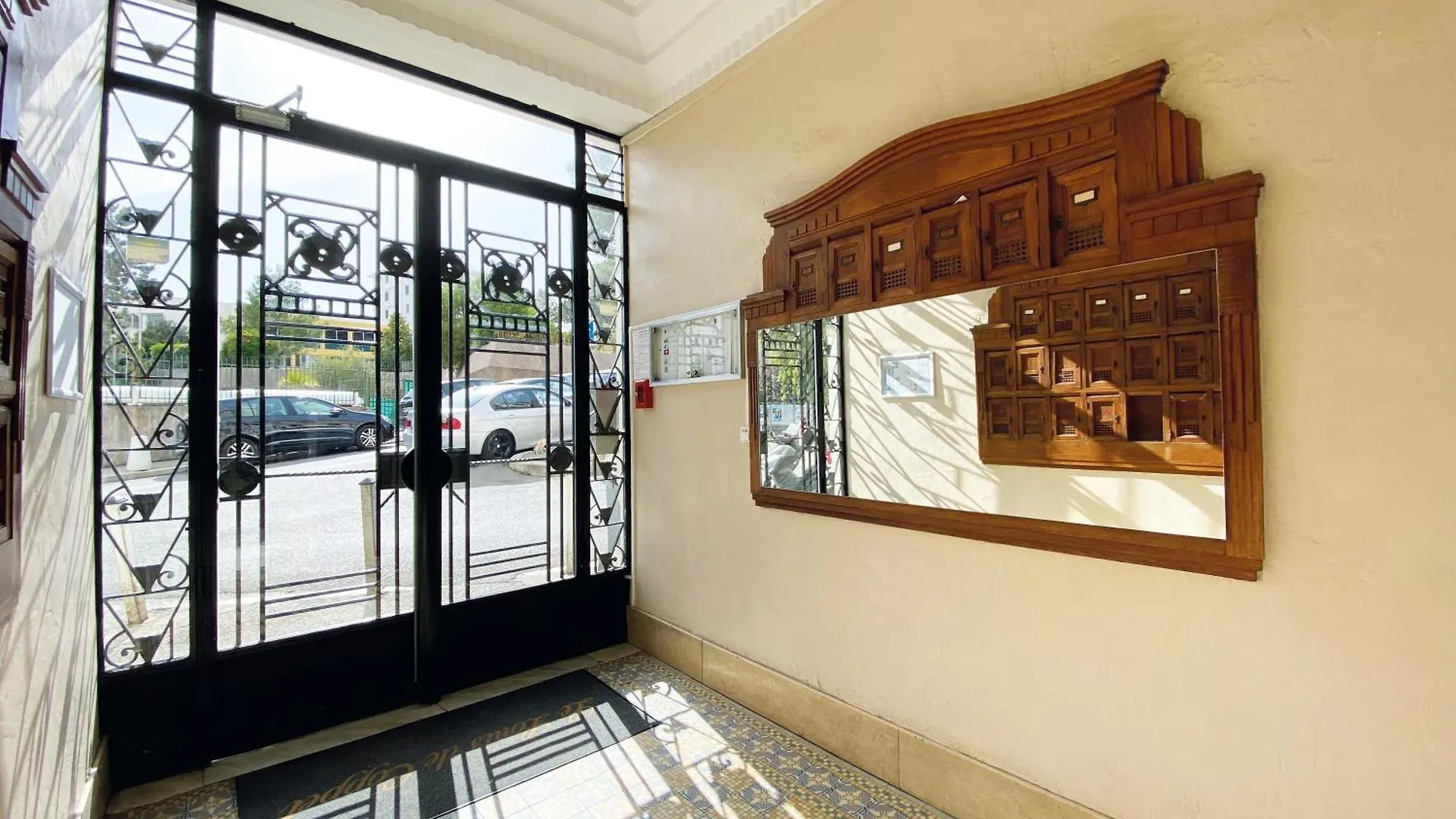 Beautiful Renovated Apartment ,Next To The Beach ! Air-C, Free Parking! Nice 0*,  Fransa