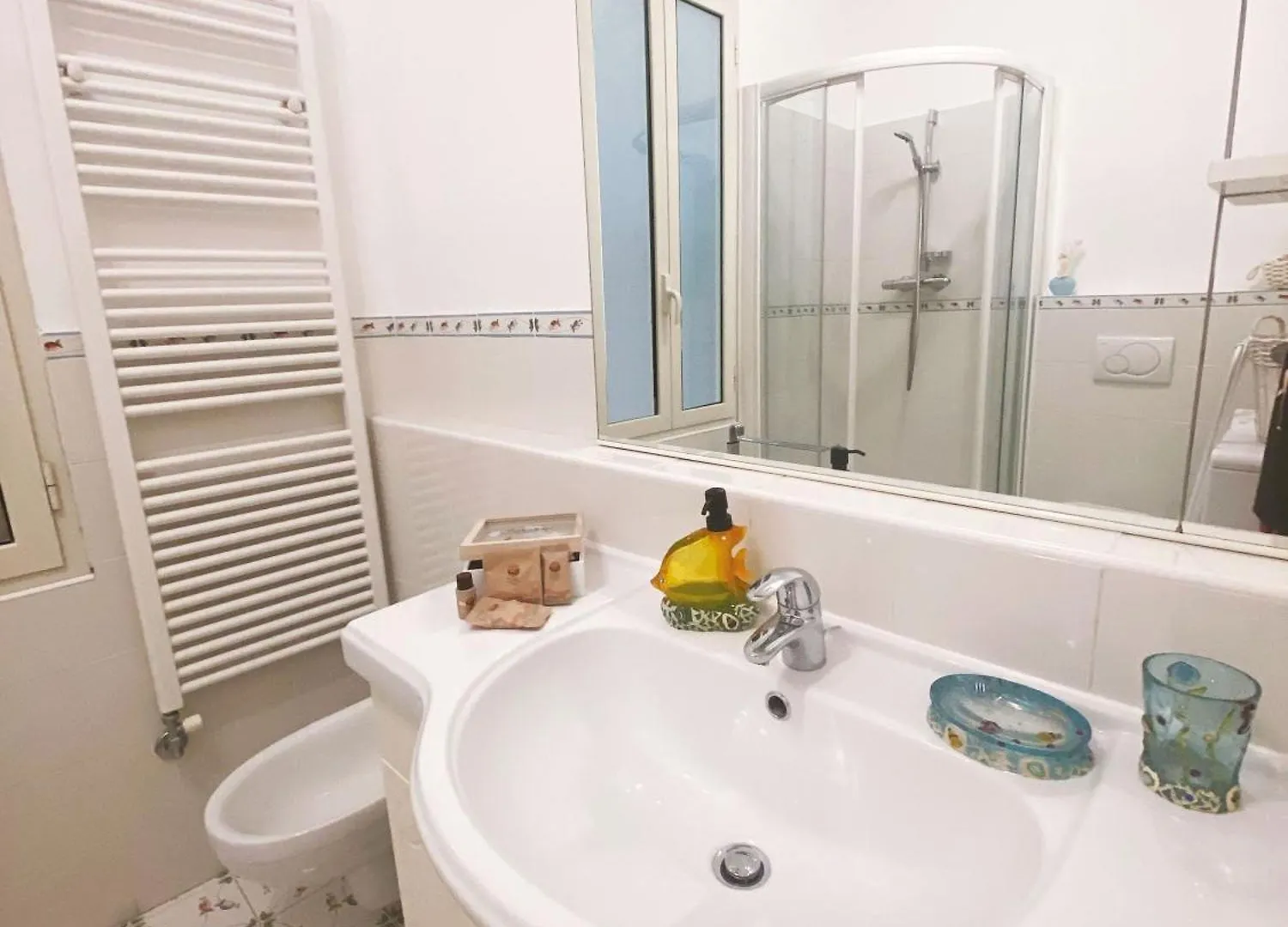 Beautiful Renovated Apartment ,Next To The Beach ! Air-C, Free Parking! Nice