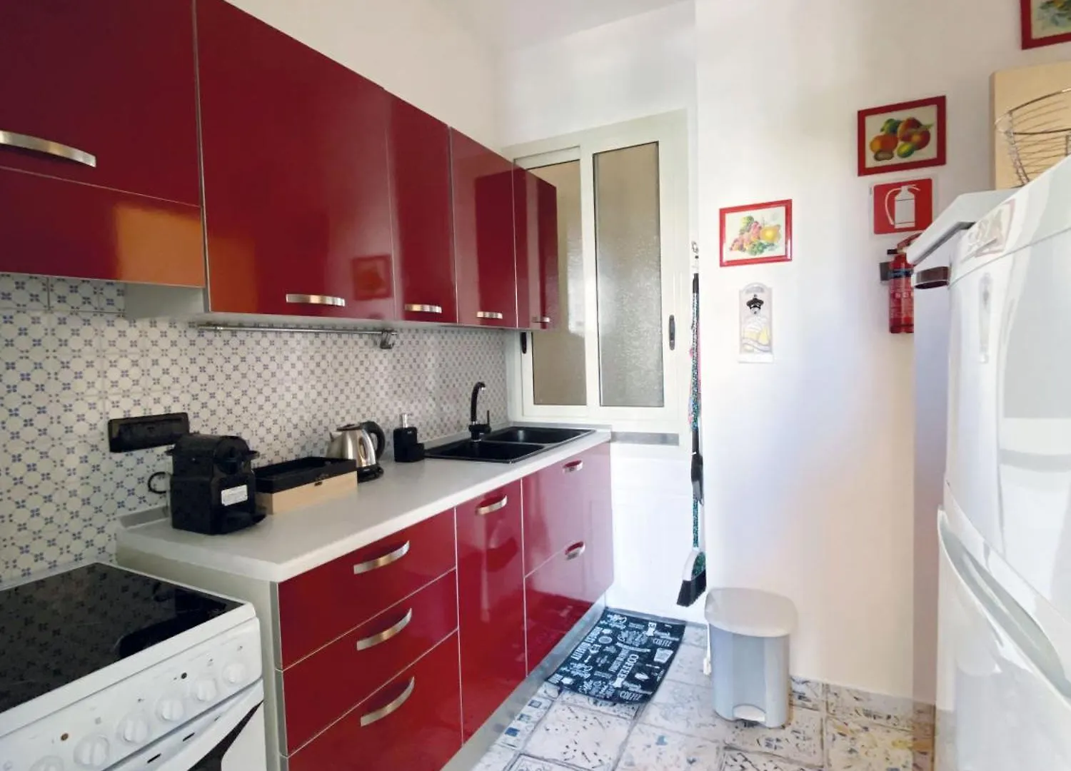 Beautiful Renovated Apartment ,Next To The Beach ! Air-C, Free Parking! Nice