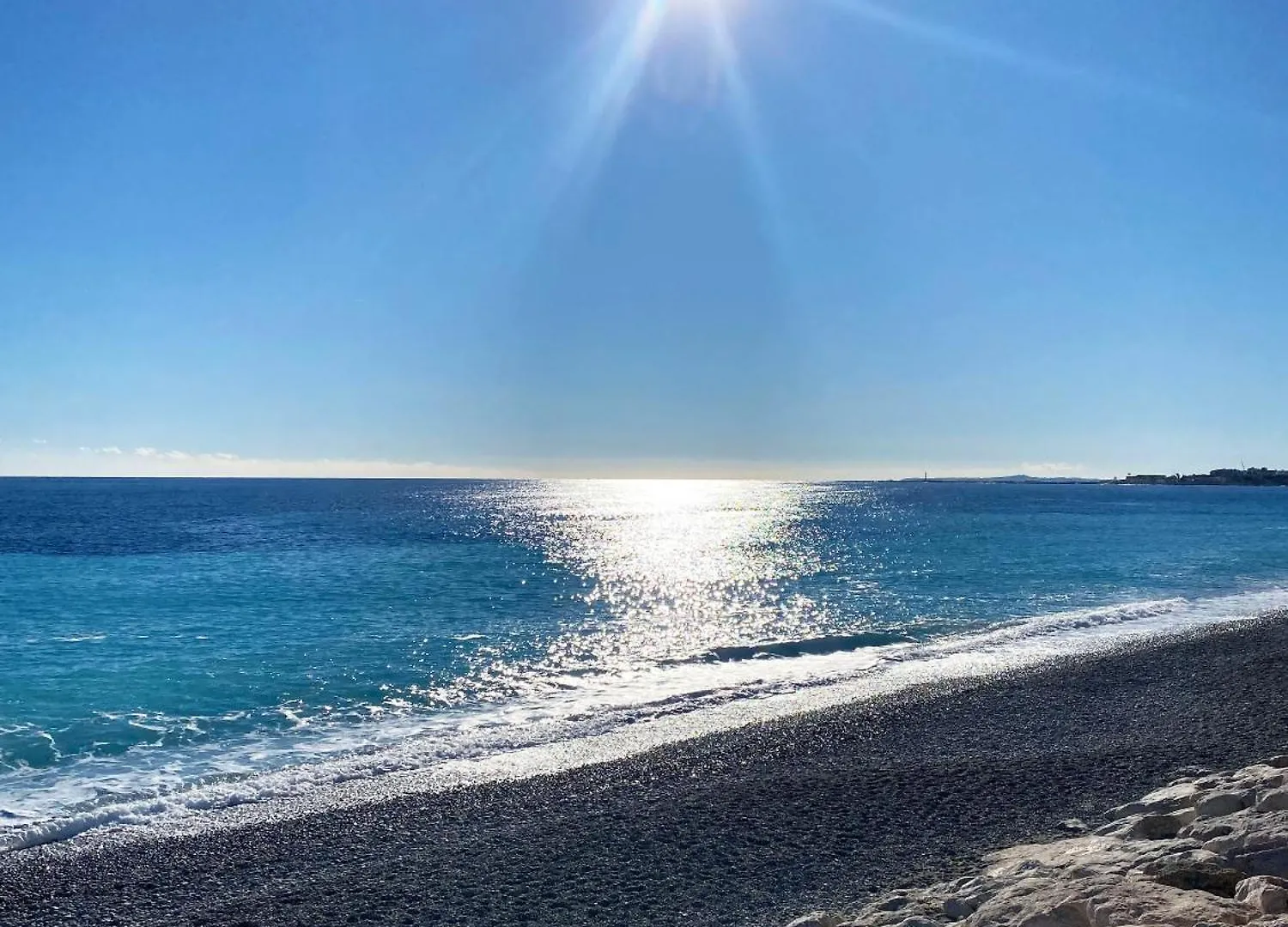 Beautiful Renovated Apartment ,Next To The Beach ! Air-C, Free Parking! Nice
